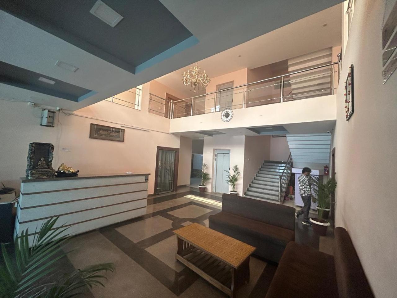 Hotel Tawa Plaza Itārsi Buitenkant foto