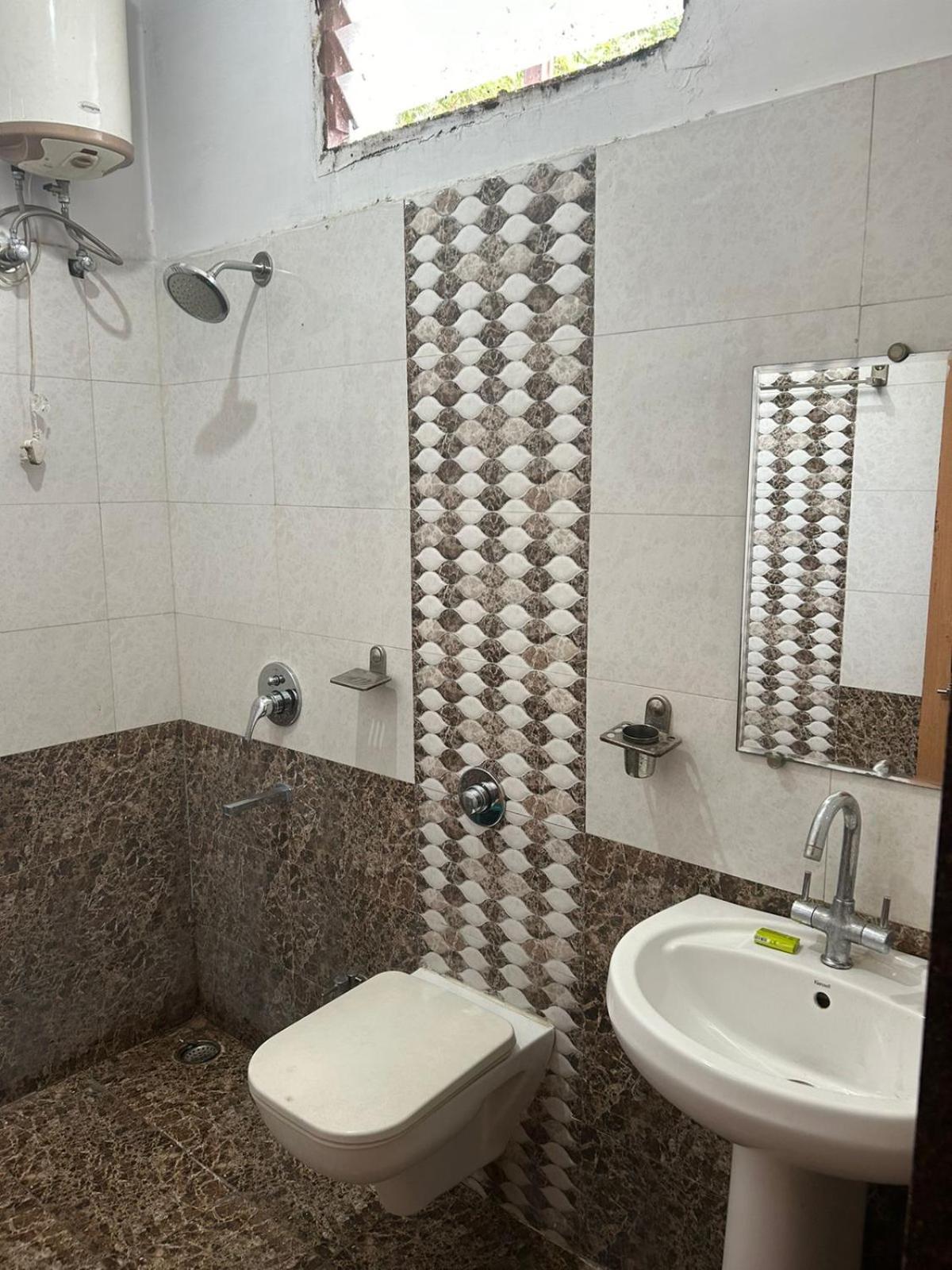 Hotel Tawa Plaza Itārsi Buitenkant foto