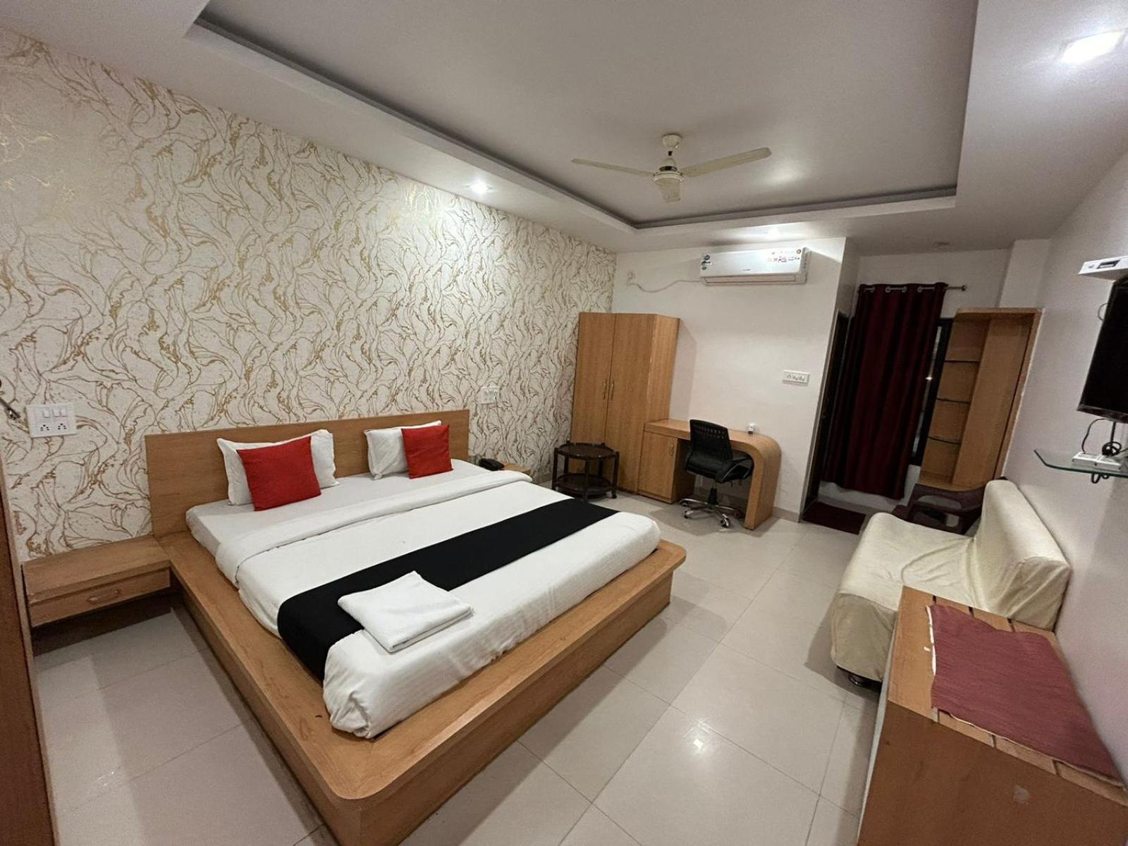 Hotel Tawa Plaza Itārsi Buitenkant foto