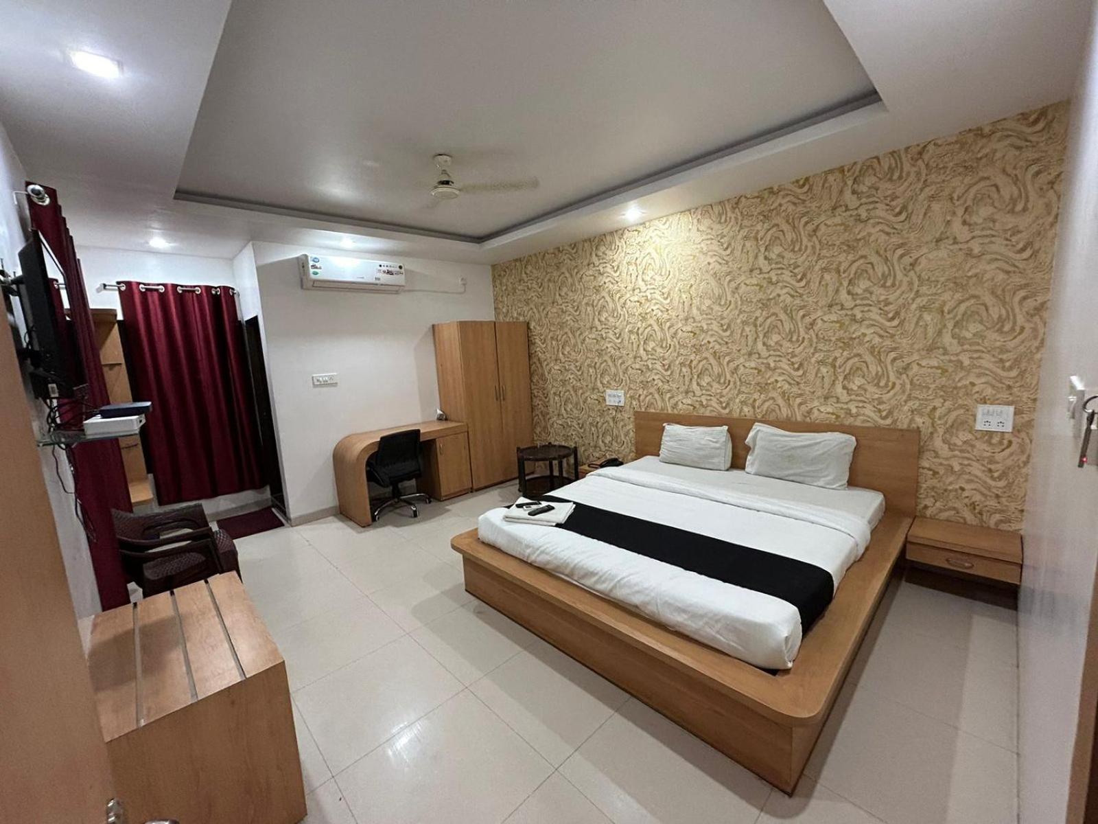 Hotel Tawa Plaza Itārsi Buitenkant foto